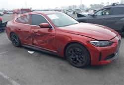 بی ئێم دەبڵیو i4